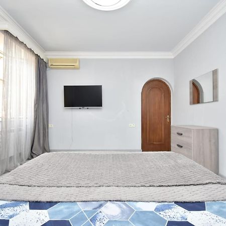 Luxury Spacious Apartment On Saryan Street.Centre Erivan Dış mekan fotoğraf