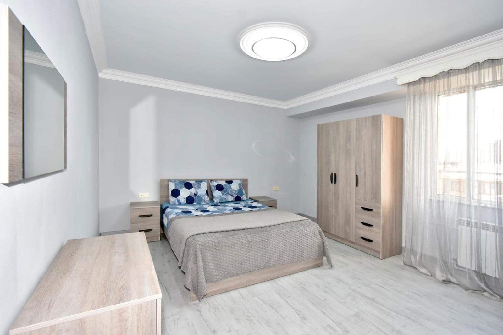 Luxury Spacious Apartment On Saryan Street.Centre Erivan Dış mekan fotoğraf