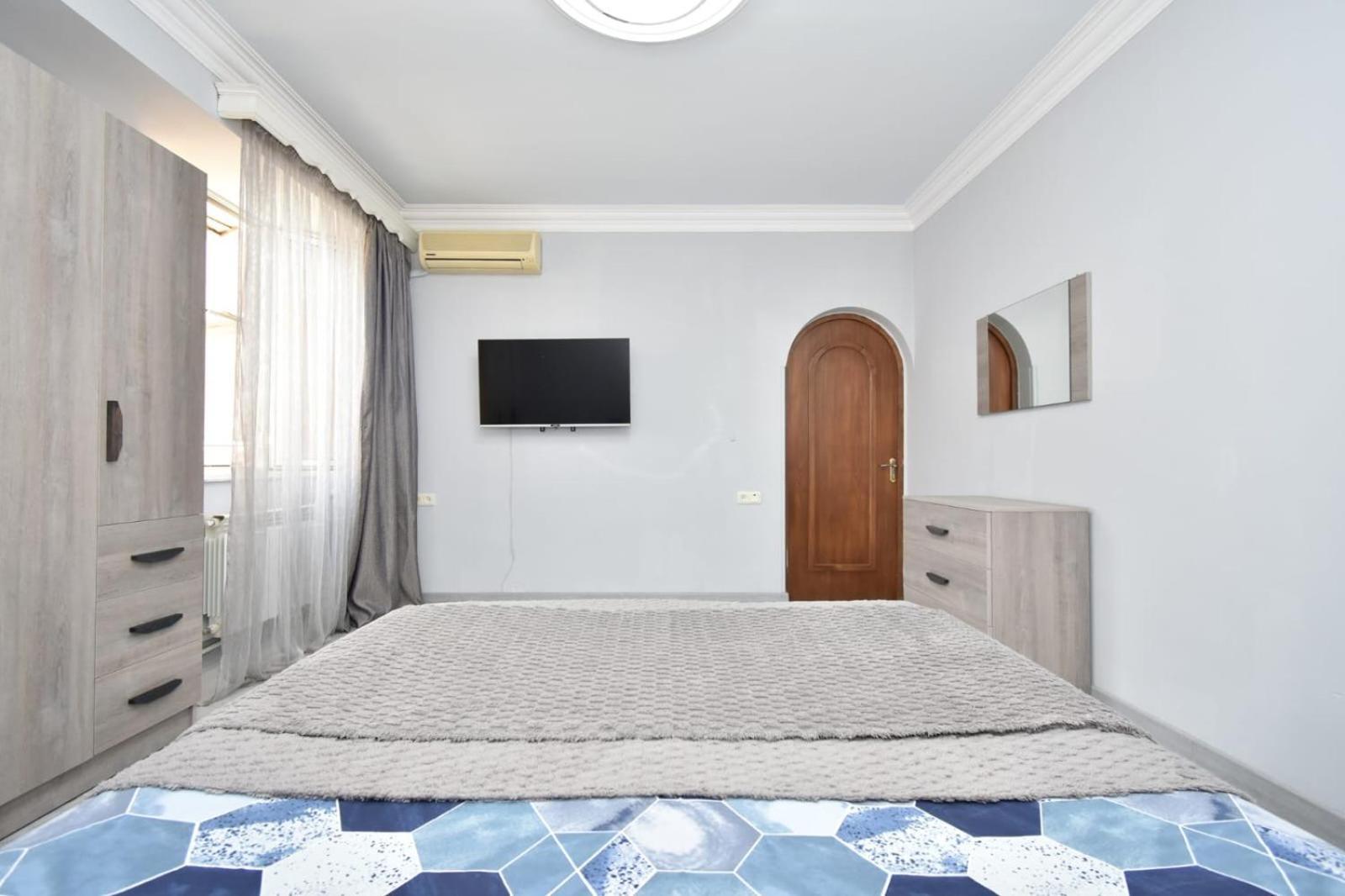 Luxury Spacious Apartment On Saryan Street.Centre Erivan Dış mekan fotoğraf