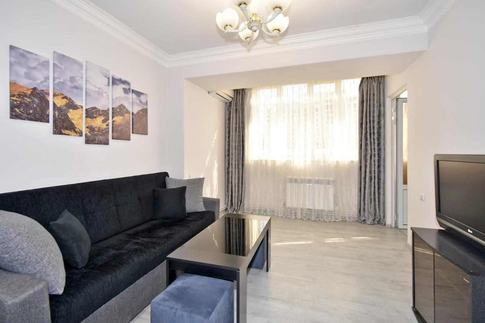 Luxury Spacious Apartment On Saryan Street.Centre Erivan Dış mekan fotoğraf